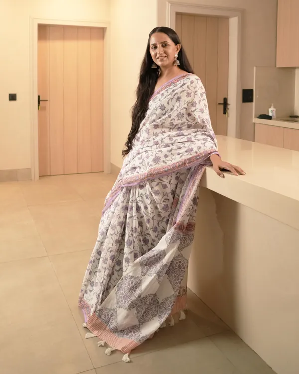 White_Cotton_Jaal_Hblock_Print_Mul_Saree_With_Tassels_For_Women